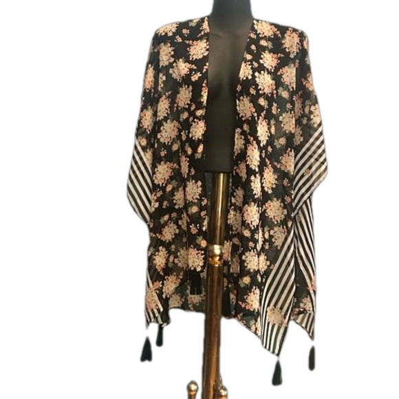 NWOT Time and Tru One size fits most floral striped kimono - Picture 2 of 11
